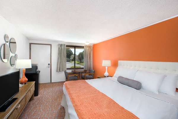  - Howard Johnson Express Inn Wilmington