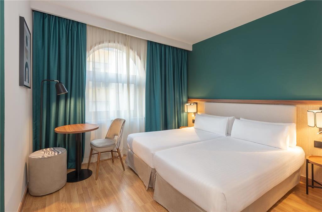 ELCHE CENTRO AFFILIATED BY MELIA-guestroom-Guest Room,On-Site.jpg
