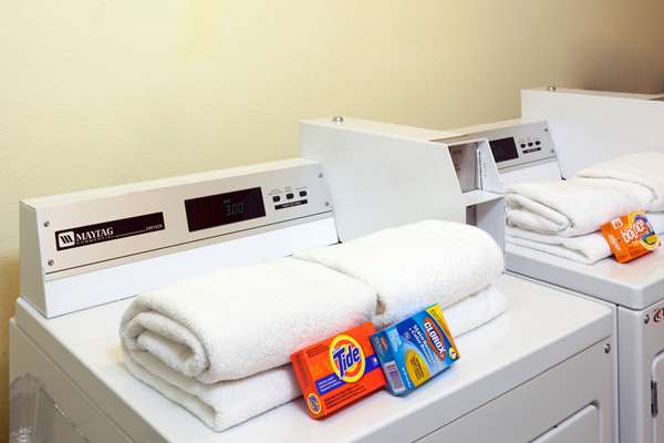  - Ramada Plaza Hotel West Hollywood