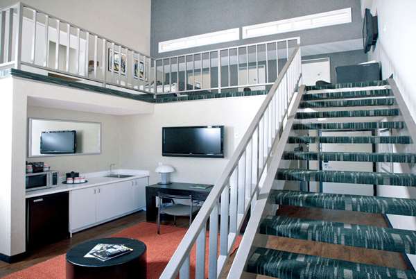 Suite - Ramada Plaza Hotel West Hollywood