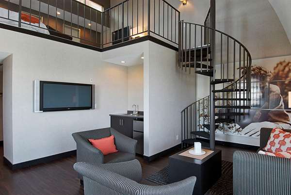 Suite - Ramada Plaza Hotel West Hollywood