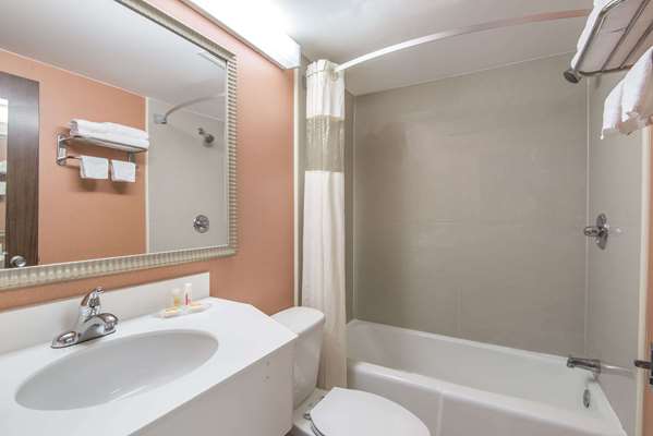  - Days Inn Vernon - I-84, Exit 65