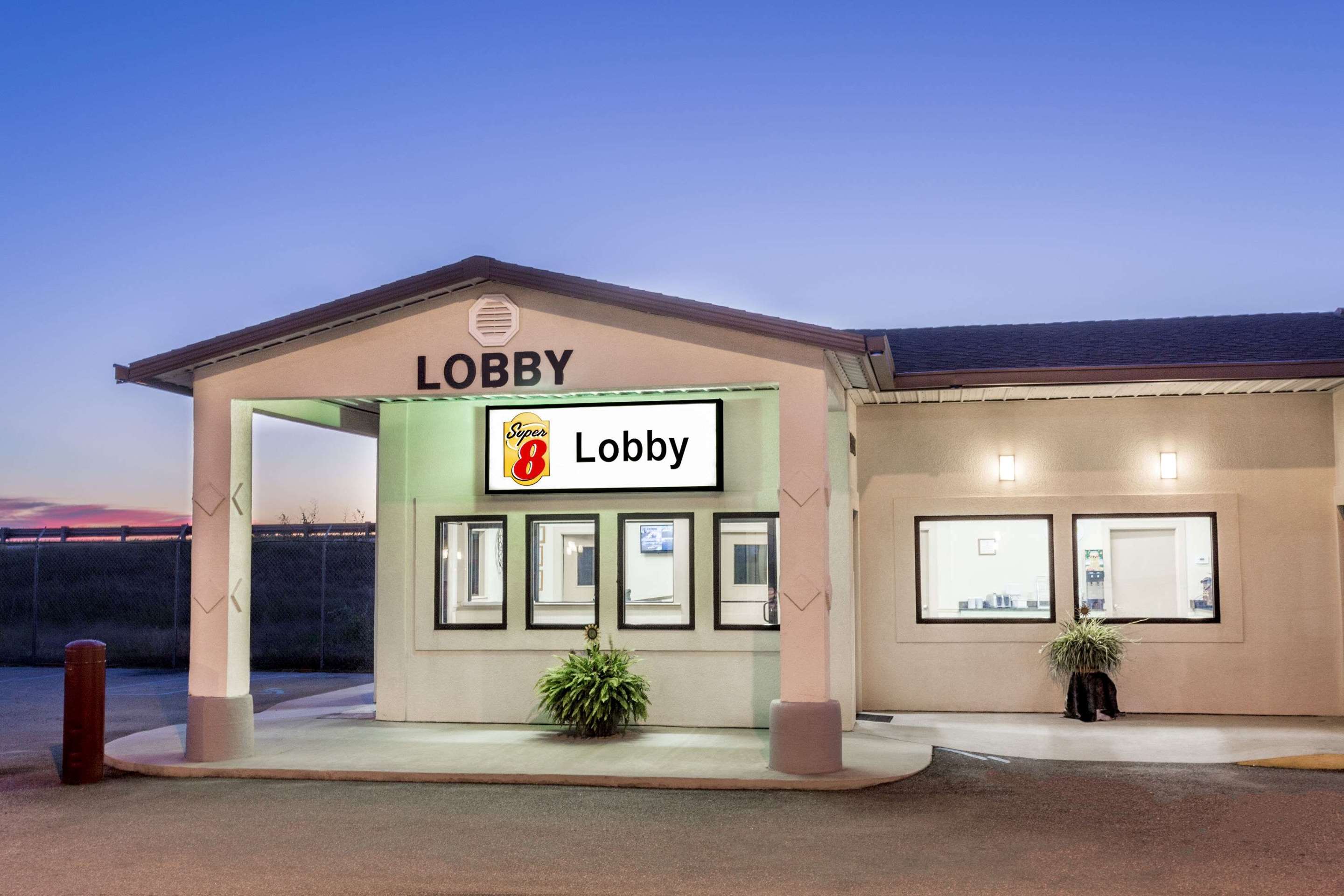 Welcome to Super 8 Adel | Super 8 by Wyndham Adel GA I-75