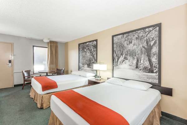 Suite - Super 8 Motel Adel - I-75, Exit 39