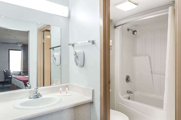  - Super 8 Motel Adel - I-75, Exit 39