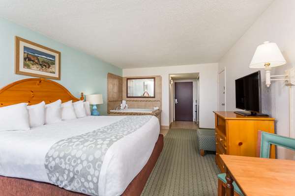 Suite - Ramada Plaza Hotel Kill Devil Hills