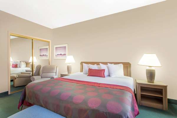 Suite - Ramada Inn St George - I-15, Exit 8
