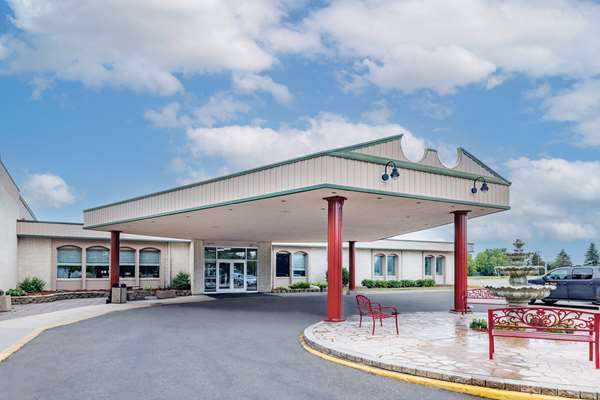 Exterior view - Ramada Inn Grand Forks - I-29, Exit 141