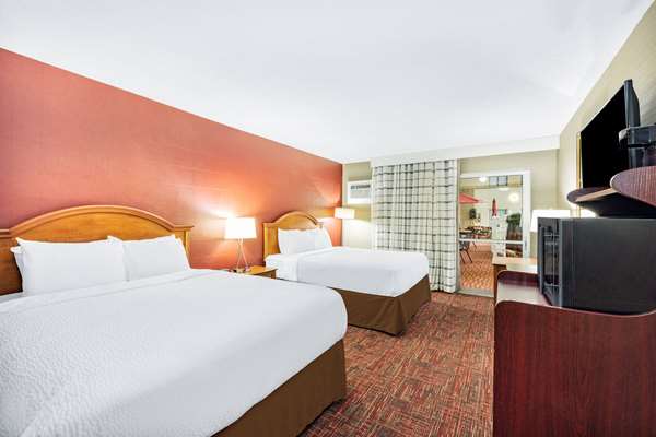  - Ramada Inn Grand Forks - I-29, Exit 141