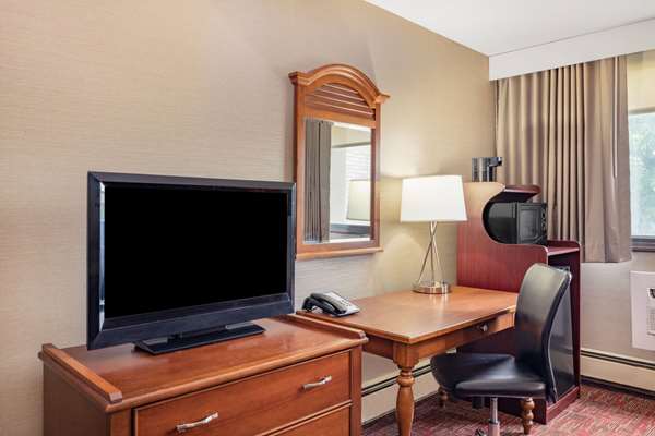  - Ramada Inn Grand Forks - I-29, Exit 141