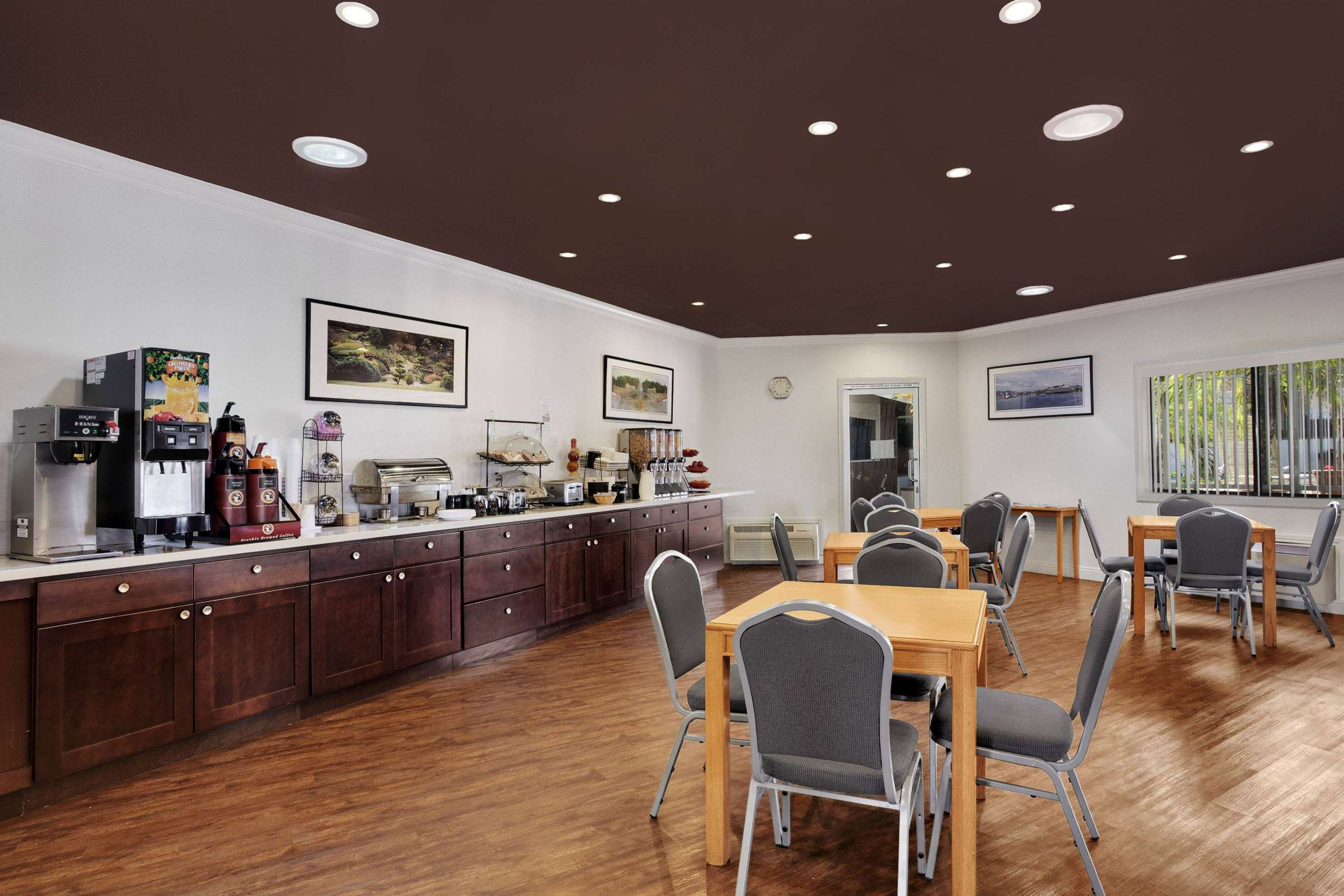 Breakfast Area | Ramada by Wyndham Torrance