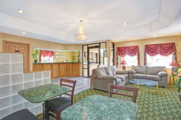  - Travelodge Forest Park - I-75, Exit 235