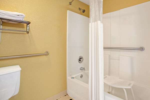  - Travelodge Forest Park - I-75, Exit 235