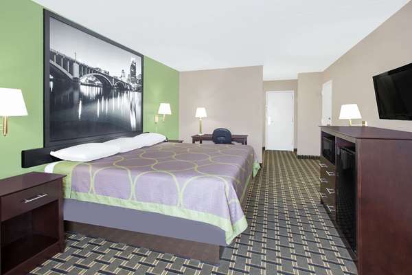  - Super 8 Hotel Downtown Grand Prairie - I-30, Exit 34