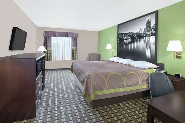  - Super 8 Hotel Downtown Grand Prairie - I-30, Exit 34