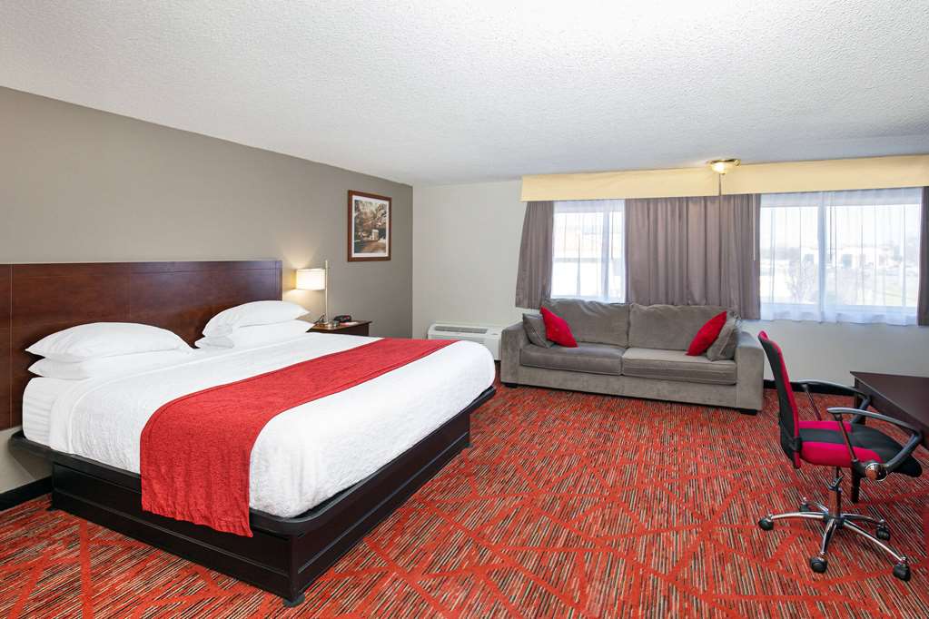 RAMADA BY WYNDHAM BOWLING GREEN-guestroom-Guest Room,Suite,On-Site.jpg