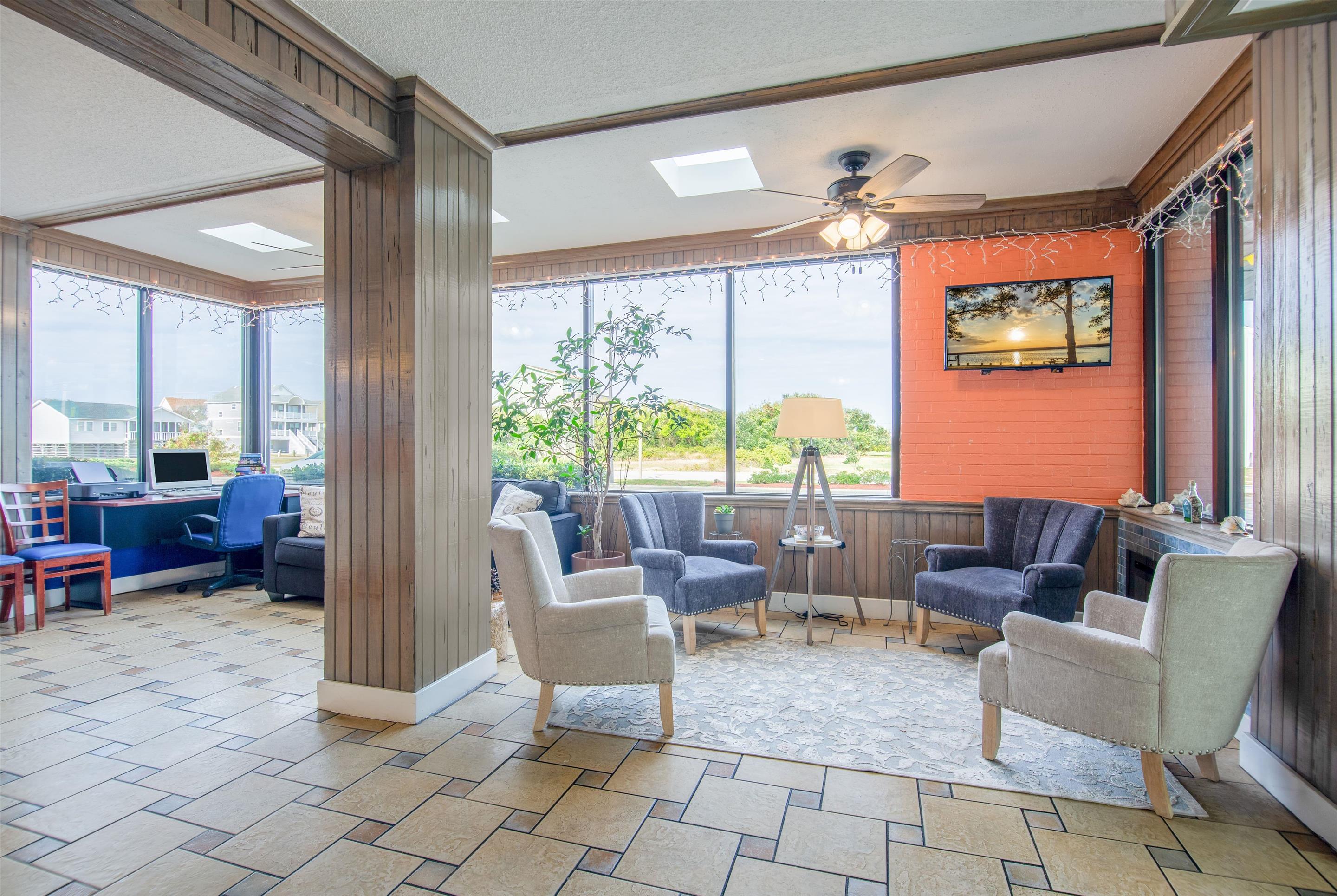 Lobby | Travelodge by Wyndham Outer Banks/Kill Devil Hills