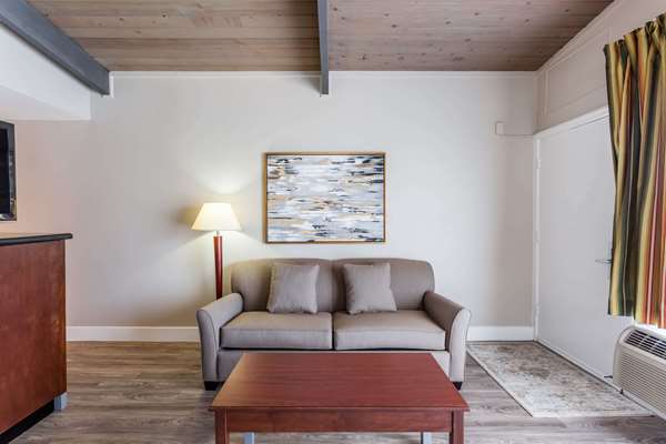 Suite - Ramada Inn Kearny Mesa San Diego