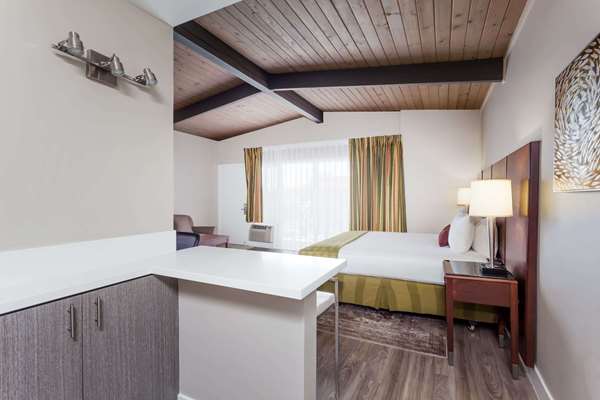 Suite - Ramada Inn Kearny Mesa San Diego