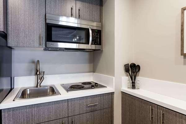 Suite - Ramada Inn Kearny Mesa San Diego