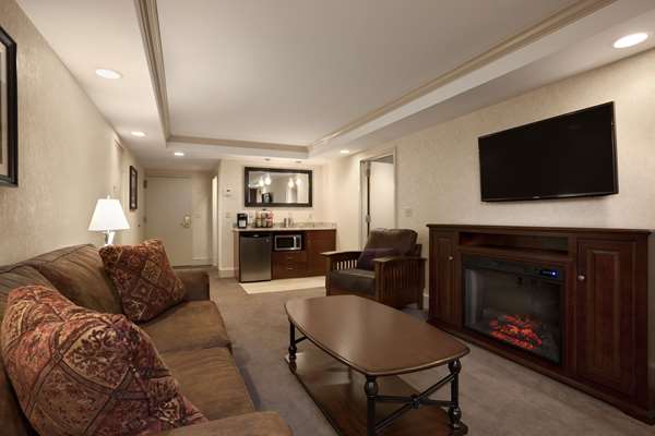 Suite - Ramada Inn Bangor - I-95, Exit 182B