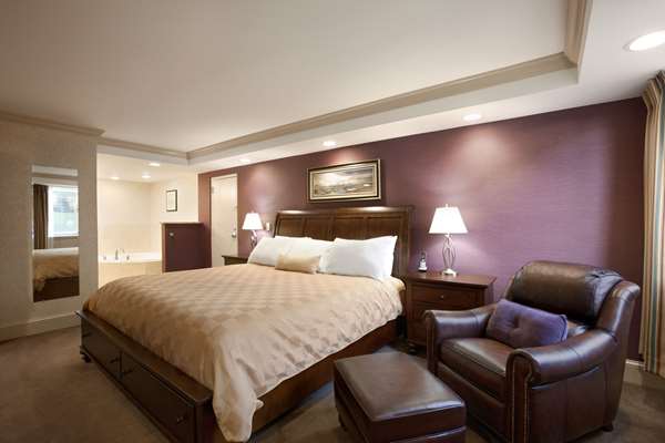 Suite - Ramada Inn Bangor - I-95, Exit 182B