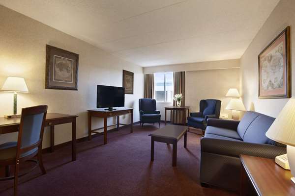 Suite - Ramada Inn Bangor - I-95, Exit 182B