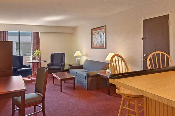 Suite - Ramada Inn Bangor - I-95, Exit 182B