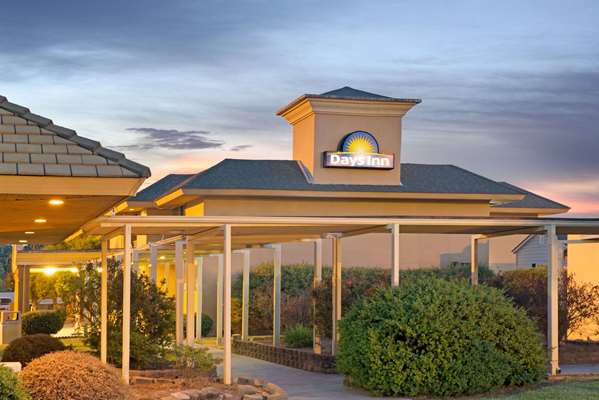 Exterior view - Days Inn Woodlawn Road Charlotte - I-77, Exit 6A