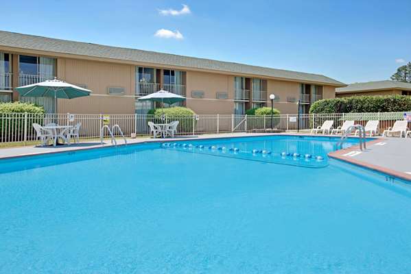 Pool - Days Inn Woodlawn Road Charlotte - I-77, Exit 6A