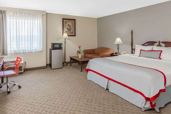  - Ramada Plaza Hotel Garden Grove