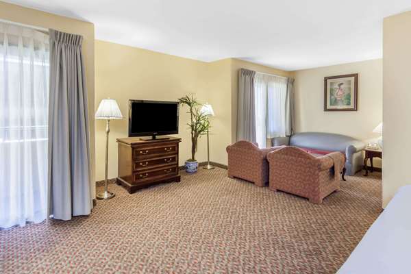  - Ramada Plaza Hotel Garden Grove