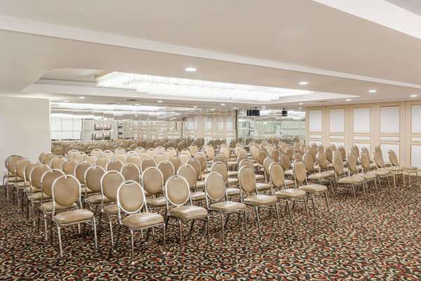  - Ramada Plaza Hotel Garden Grove