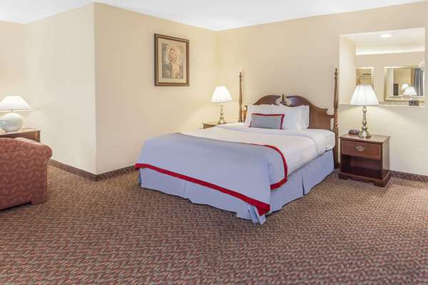  - Ramada Plaza Hotel Garden Grove