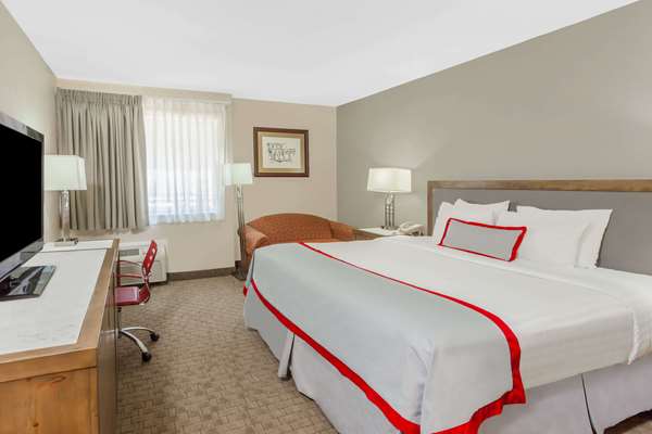  - Ramada Plaza Hotel Garden Grove