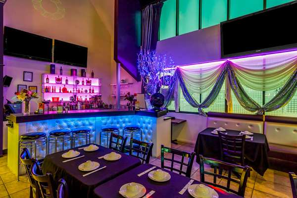 Bar - Ramada Plaza Hotel Garden Grove