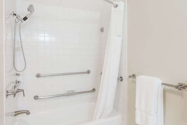  - Ramada Plaza Hotel Garden Grove