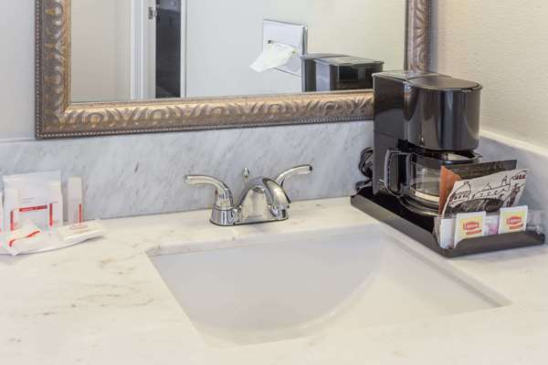  - Ramada Plaza Hotel Garden Grove