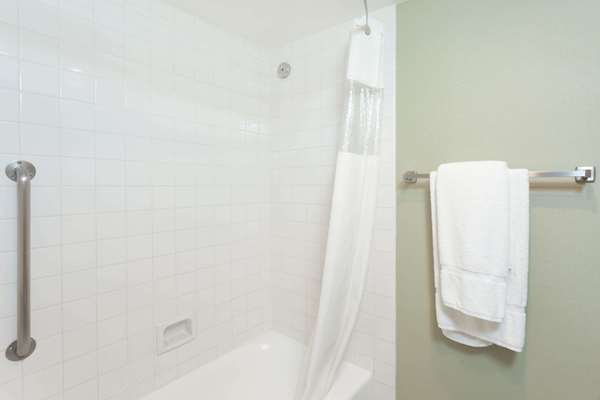  - Ramada Plaza Hotel Garden Grove