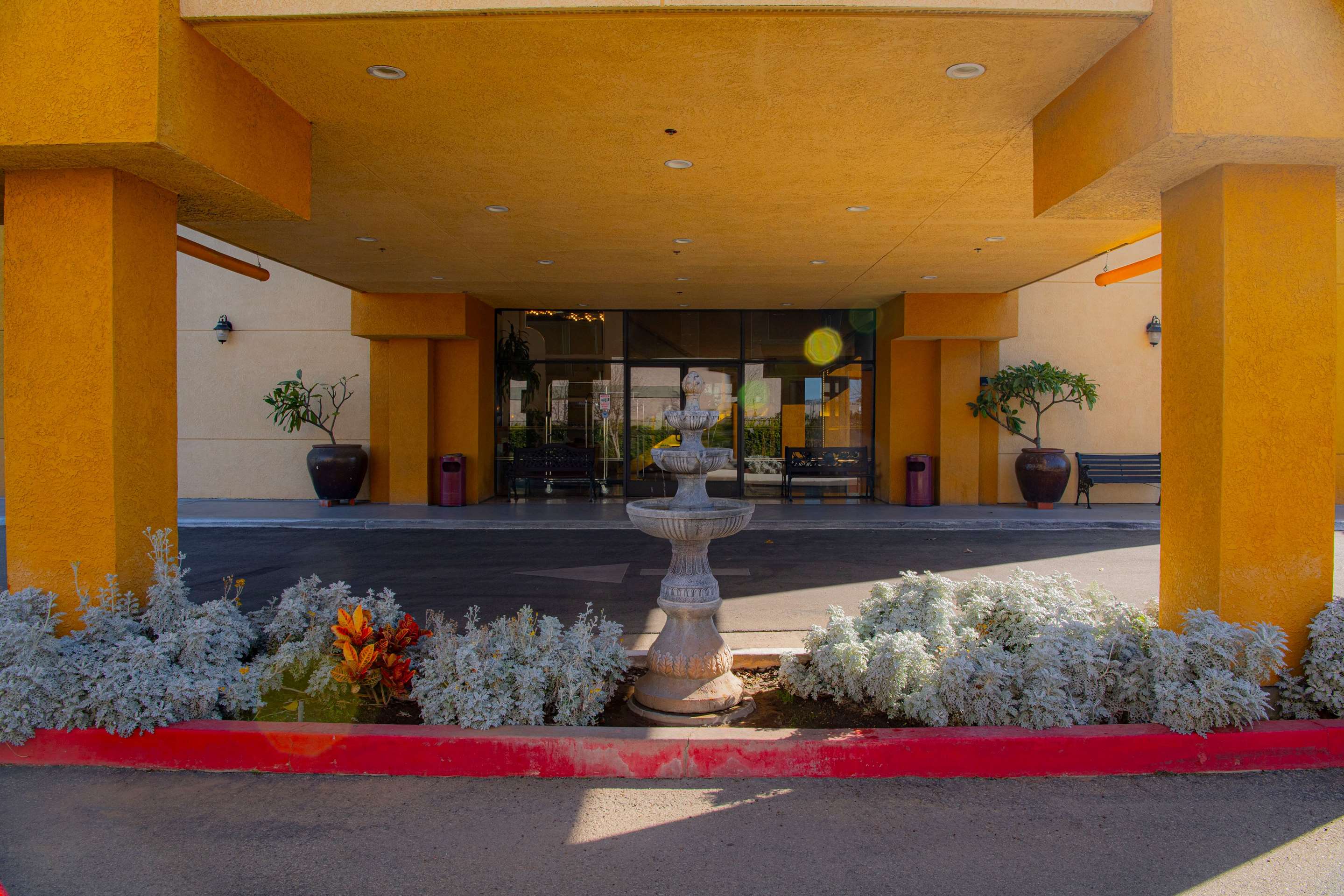 Exterior | Ramada Plaza by Wyndham Garden Grove/Anaheim South