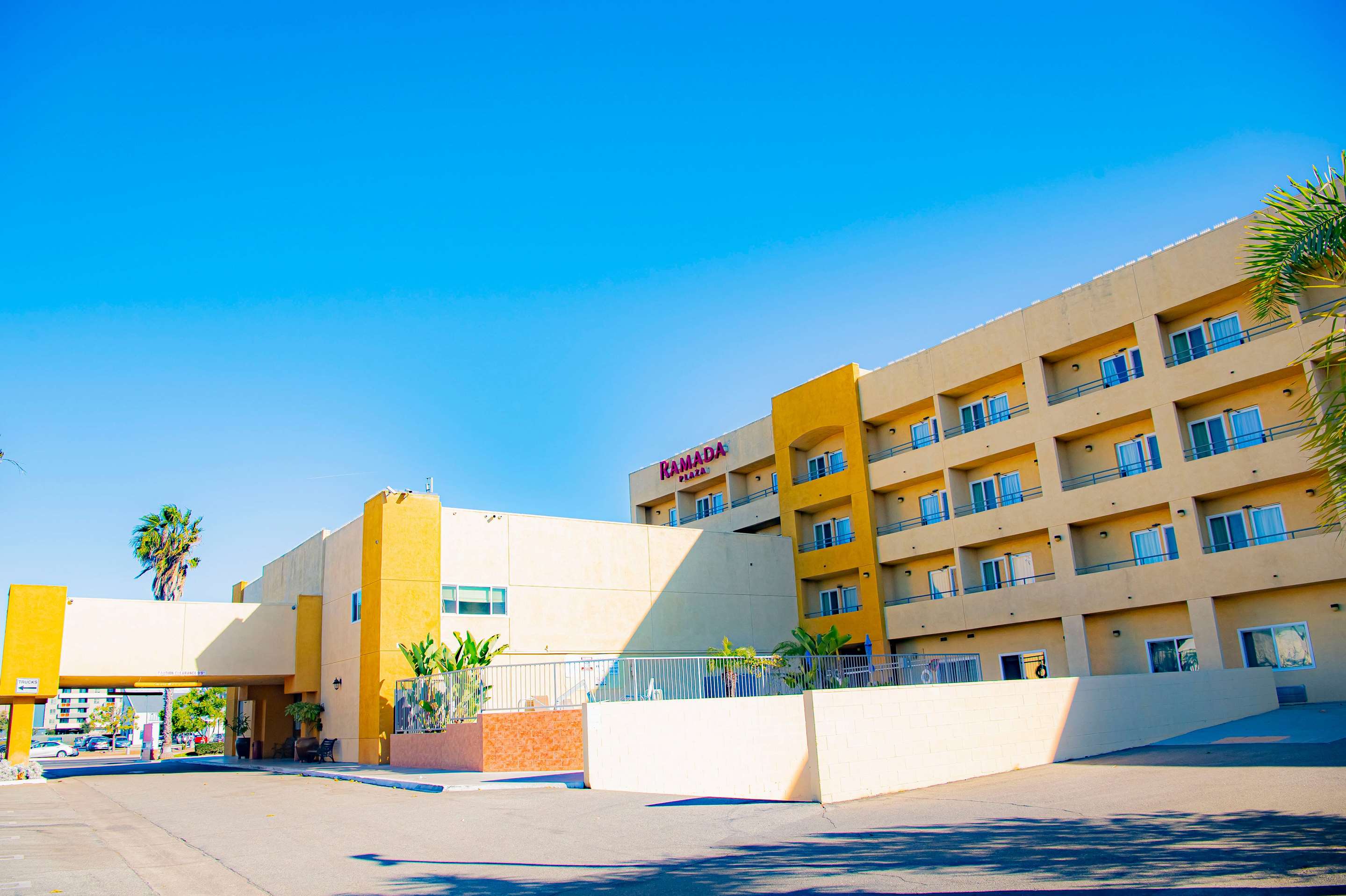Exterior | Ramada Plaza by Wyndham Garden Grove/Anaheim South