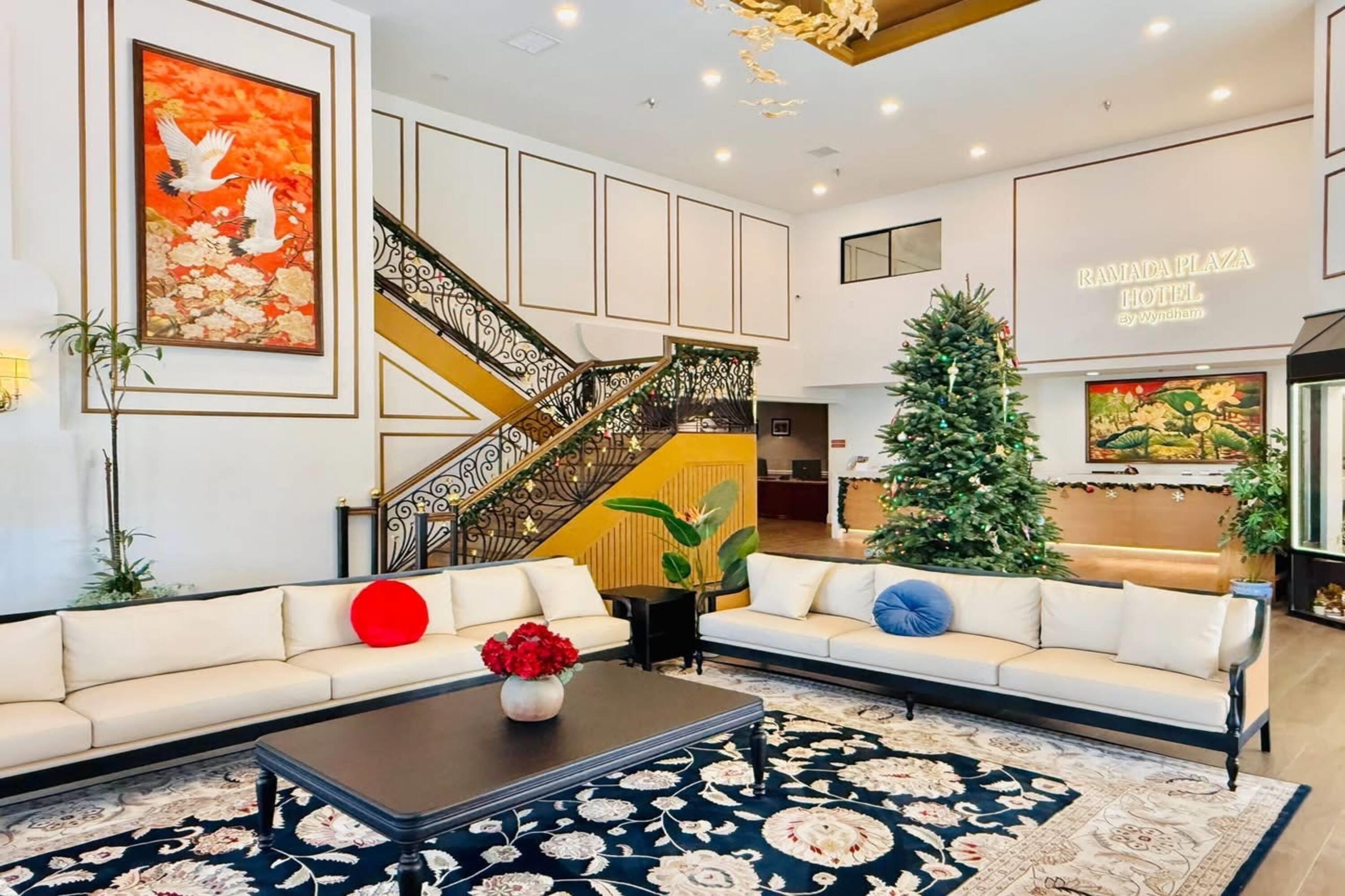 Lobby | Ramada Plaza by Wyndham Garden Grove/Anaheim South