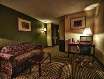 Suite - Howard Johnson Inn Clifton