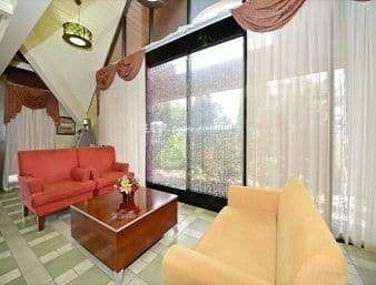  - Howard Johnson Inn Clifton