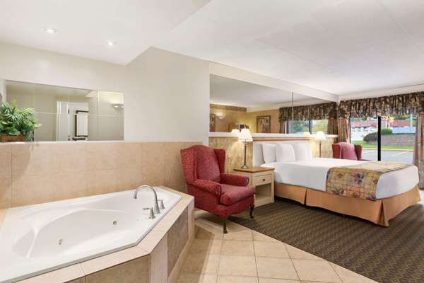 Suite - Travelodge Owen Sound