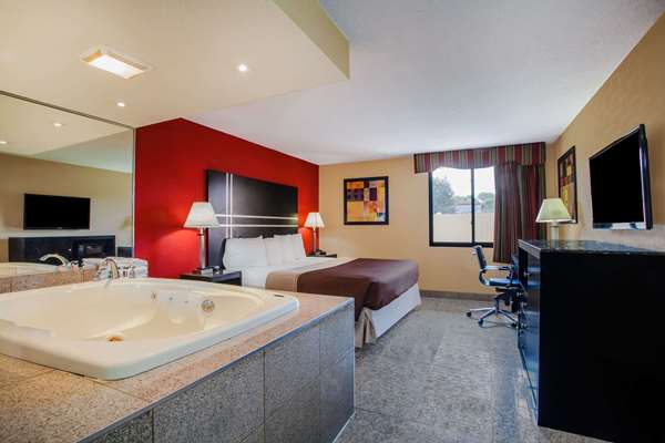 Suite - Howard Johnson Express Inn North Plainfield