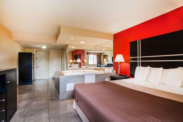 Suite - Howard Johnson Express Inn North Plainfield