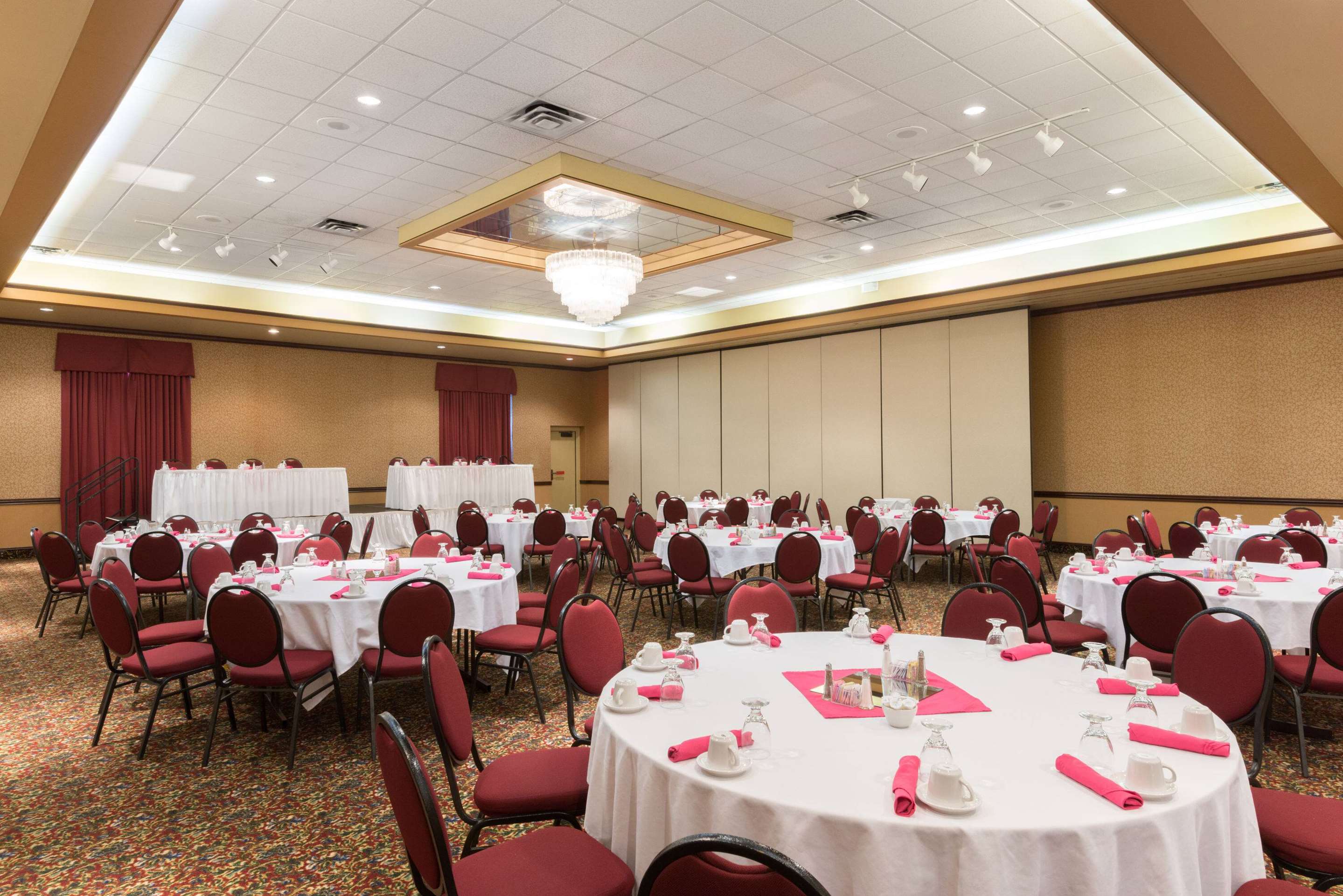 Banquet Hall | Ramada Hotel & Convention Center by Wyndham Topeka Downtown