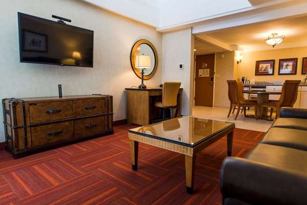 Suite - Howard Johnson Hotel & Water Playground Anaheim - I-5, Exit 110