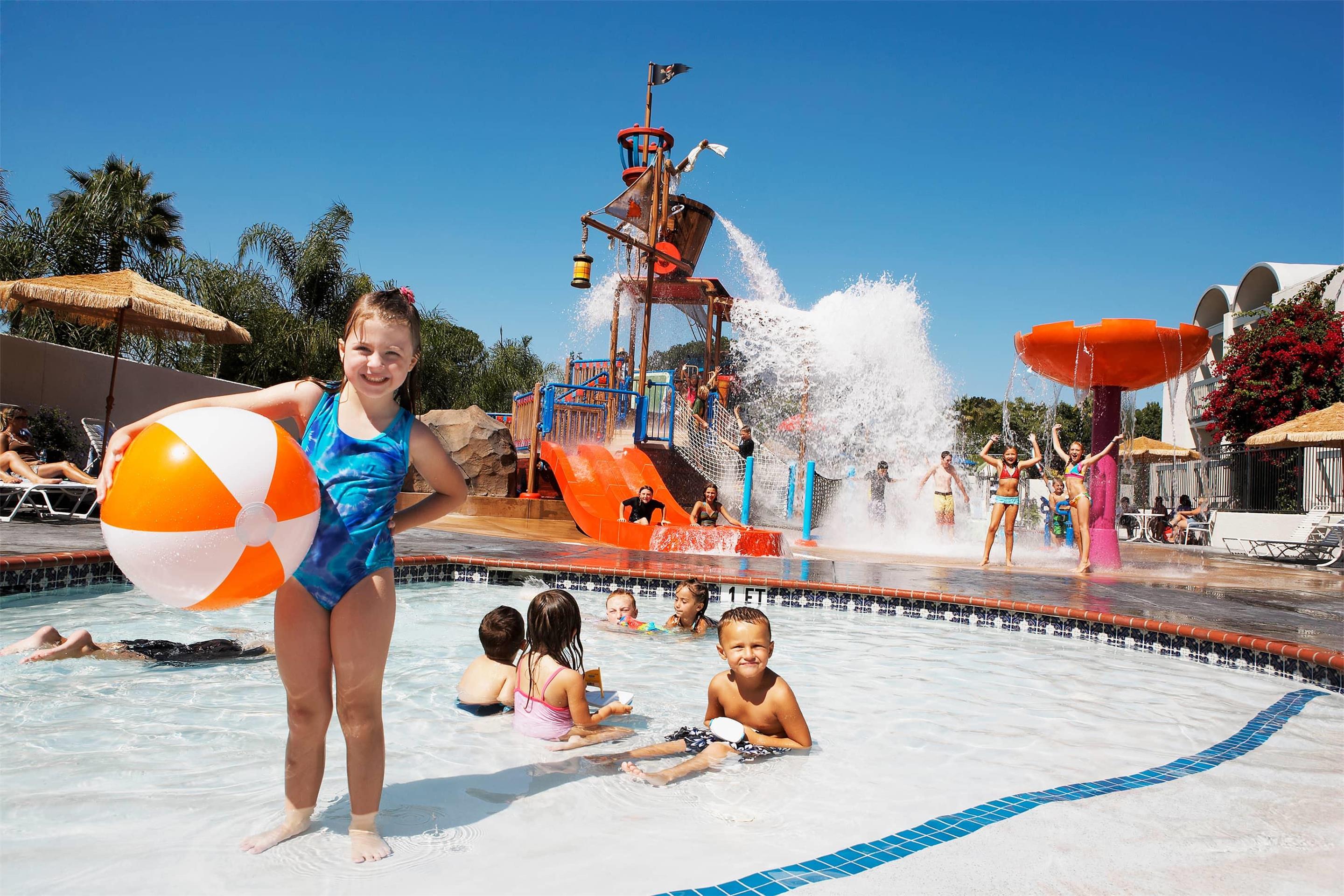Exterior | Howard Johnson by Wyndham Anaheim Hotel & Water Playground